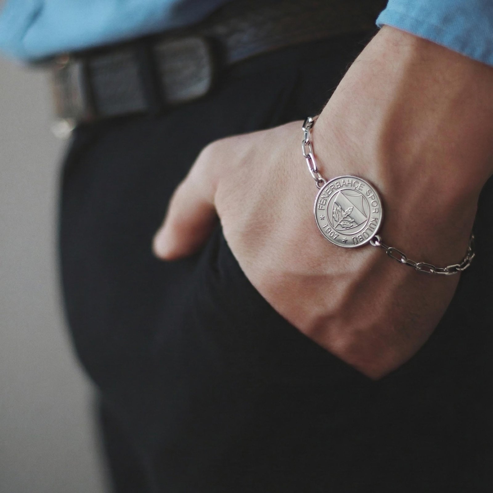 925-ayar-gumus-fenerbahce-fb-erkek-bileklik-logo-detay-model