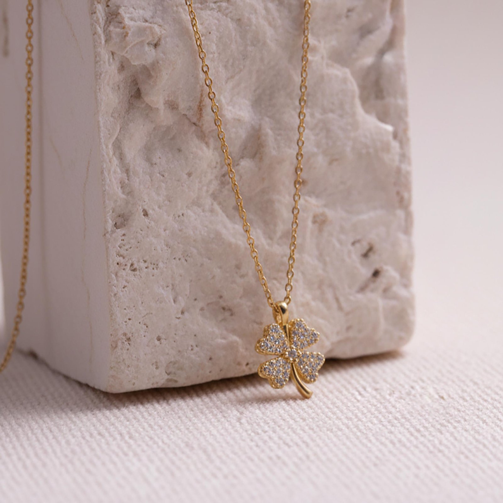 gold-renk-sans-kolyesi-yonca-tasarim-hediyelik (2)