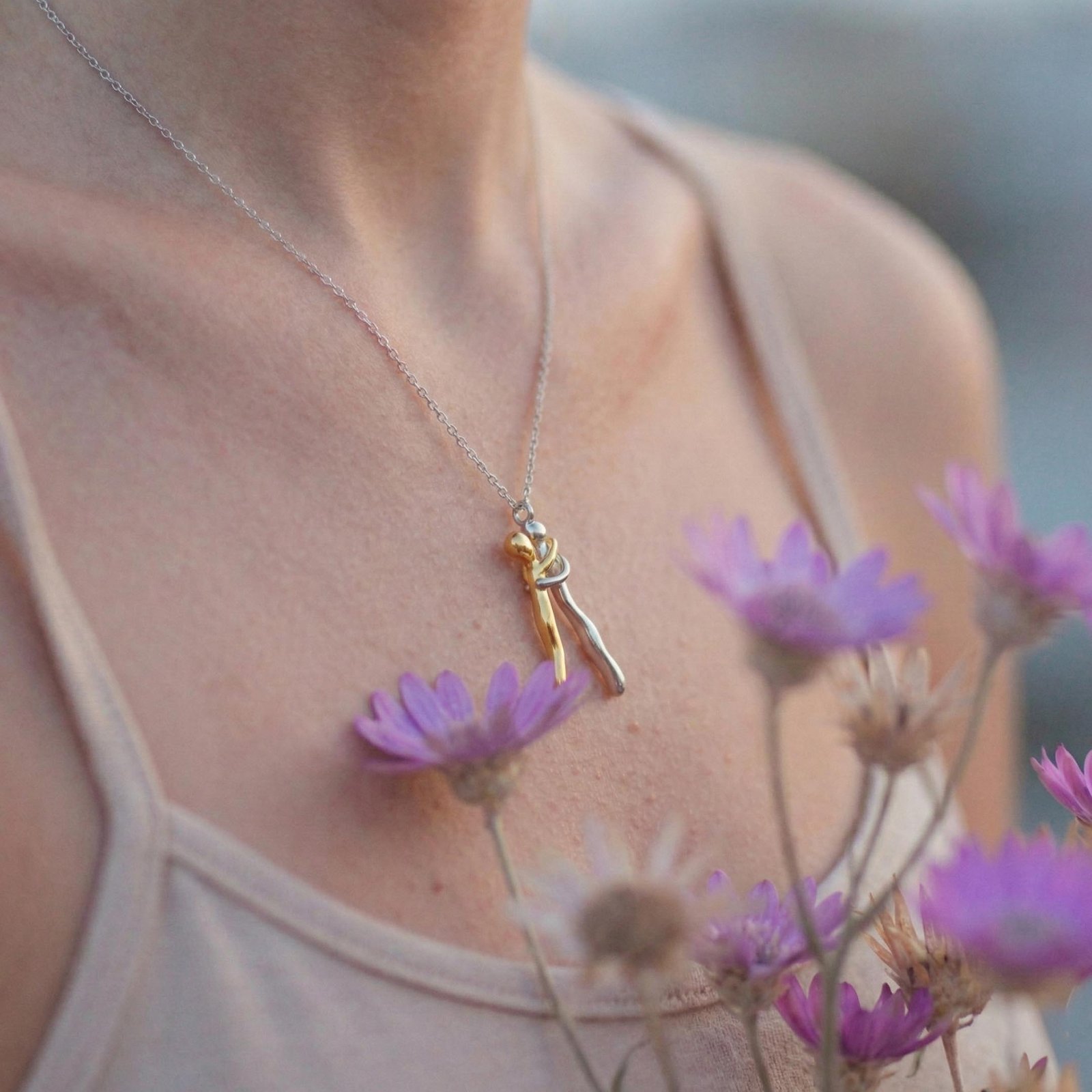 iki-renk-sarilan-cift-kolye-gumus-tasarim