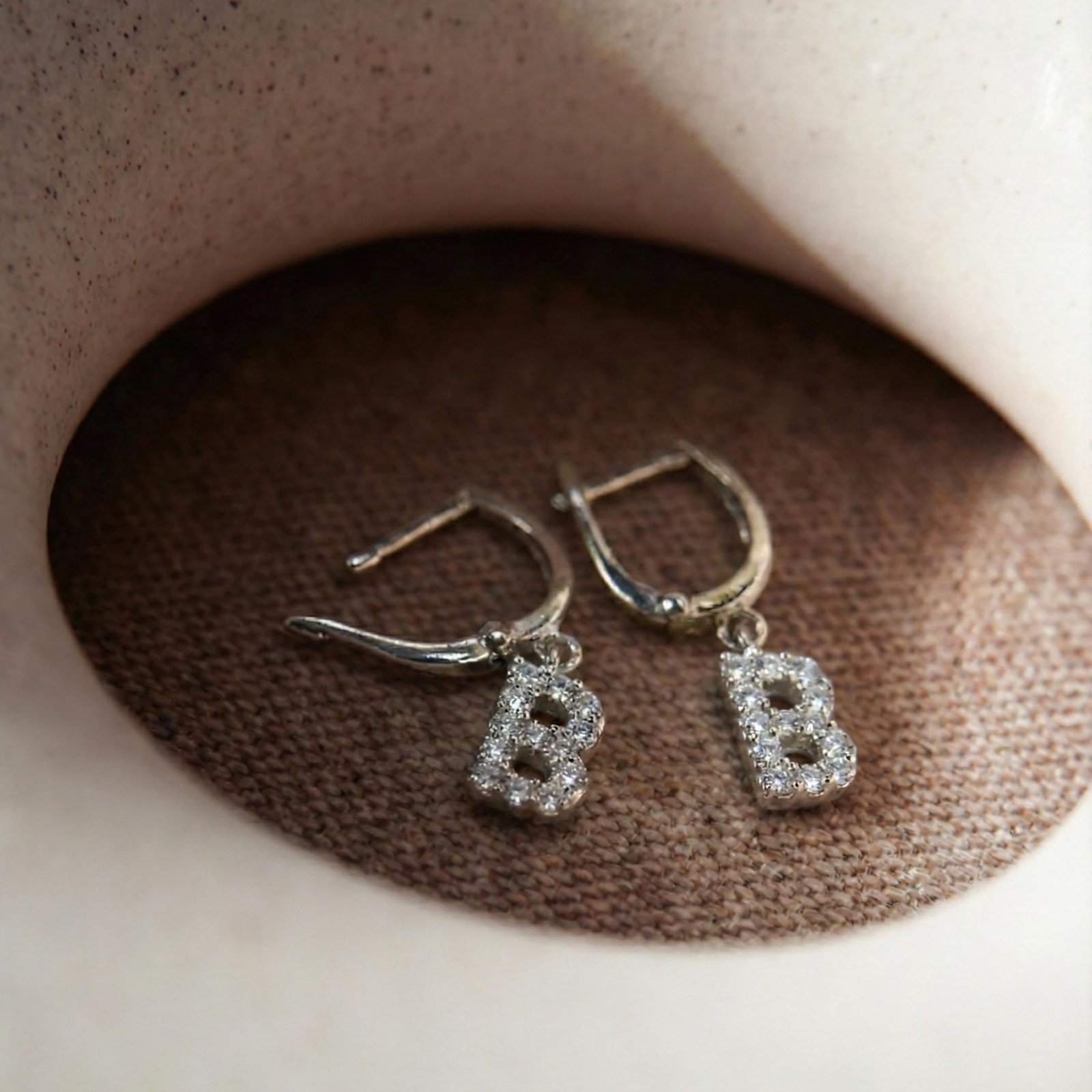 Harf Sallantılı Halka Küpe | 925 Gümüş