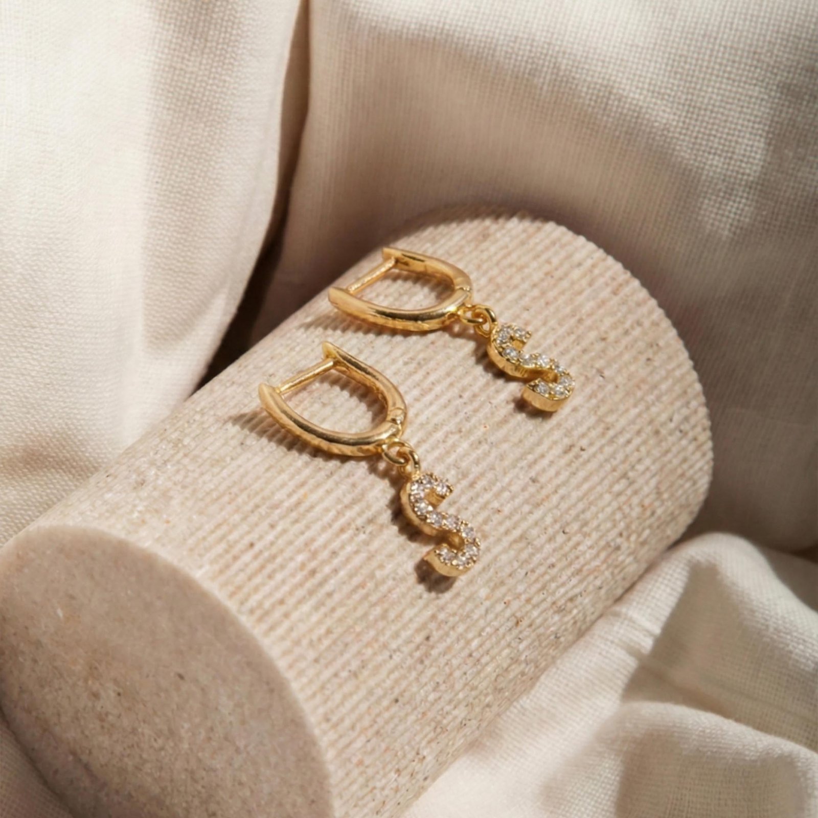 zirkon-tasli-bas-harf-kupe-gold